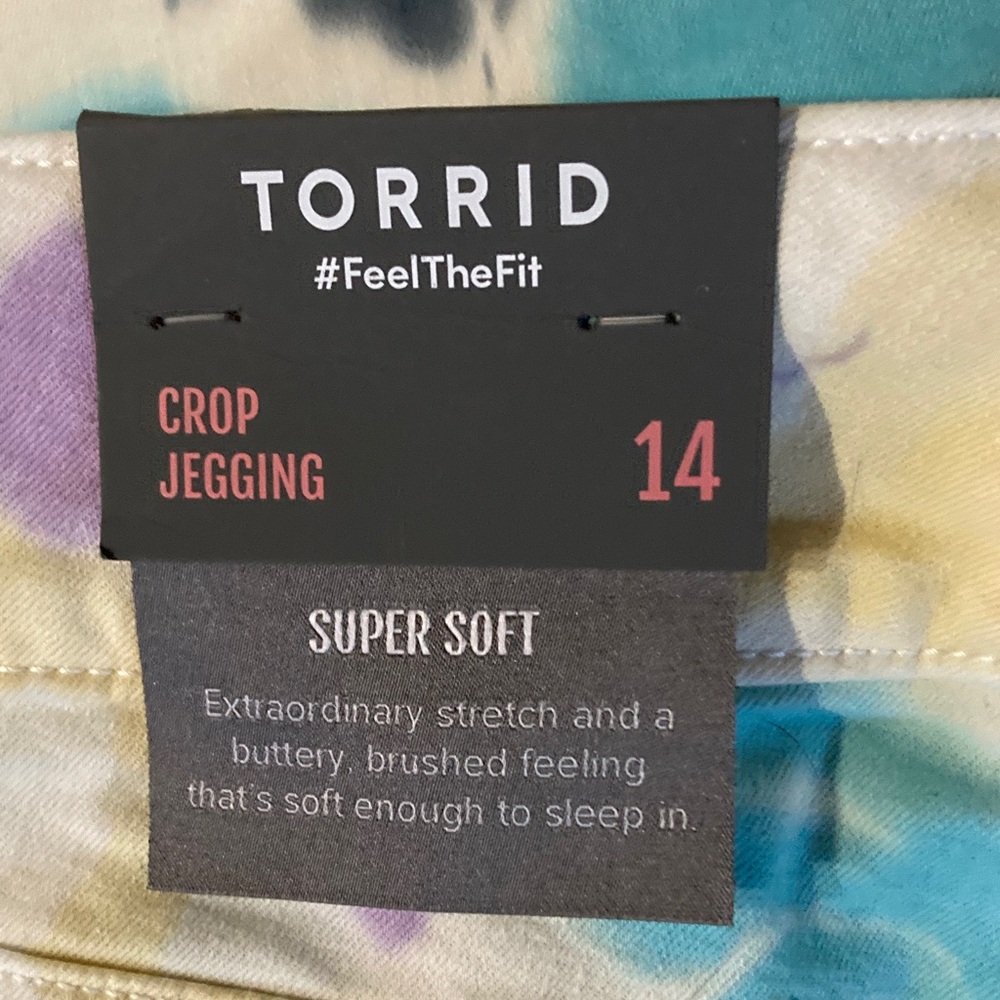NWT Torrid Women's Tie-Dye Crop Jeans in Pastel Blue and Pink - Picture 7 of 9